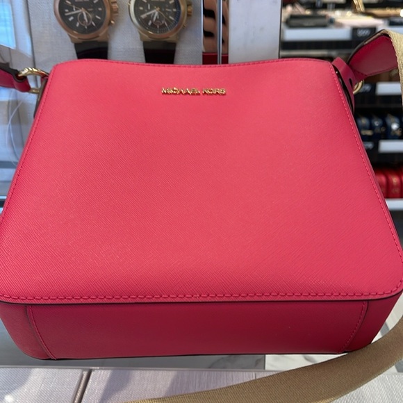 Michael Kors Jet Set Travel Small Messenger Crossbody Bag
Electric Pink 
NWT - Picture 10 of 16